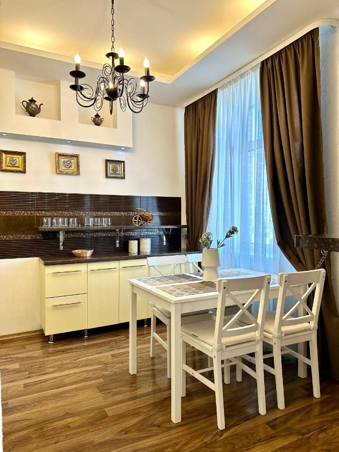 Lux Apartments In The City Center With A Coffee Machine, View Of A Theater, Near Zlata Plaza Ривне Екстериор снимка